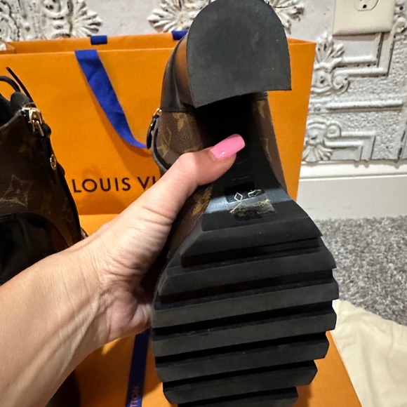 Louis Vuitton Star Trail Ankle Boot - Size 8 - Wore Once - Picture 8 of 16
